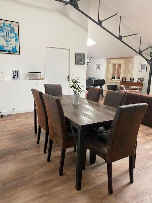 Loft Proche Centre Ville Hotes Habitant A L Etage لافال المظهر الخارجي الصورة