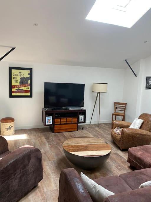 Loft Proche Centre Ville Hotes Habitant A L Etage لافال المظهر الخارجي الصورة